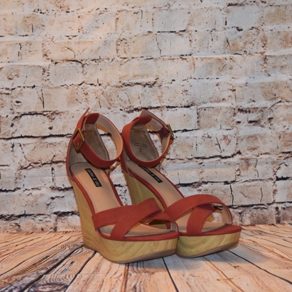 parker & Sky Shoes - Red wedges